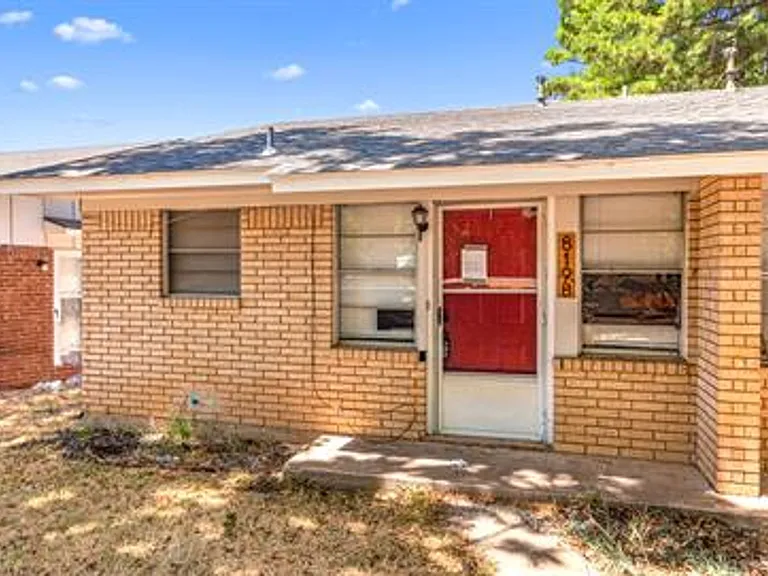 818 W Texas St — Photo 30