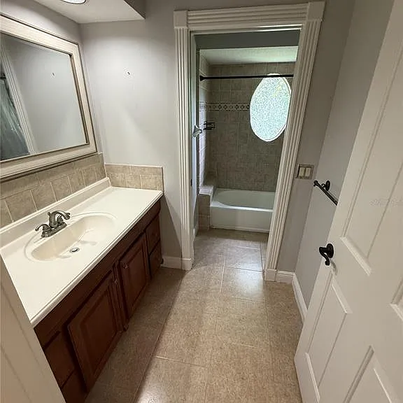 325 Leslie Ln — Photo 20