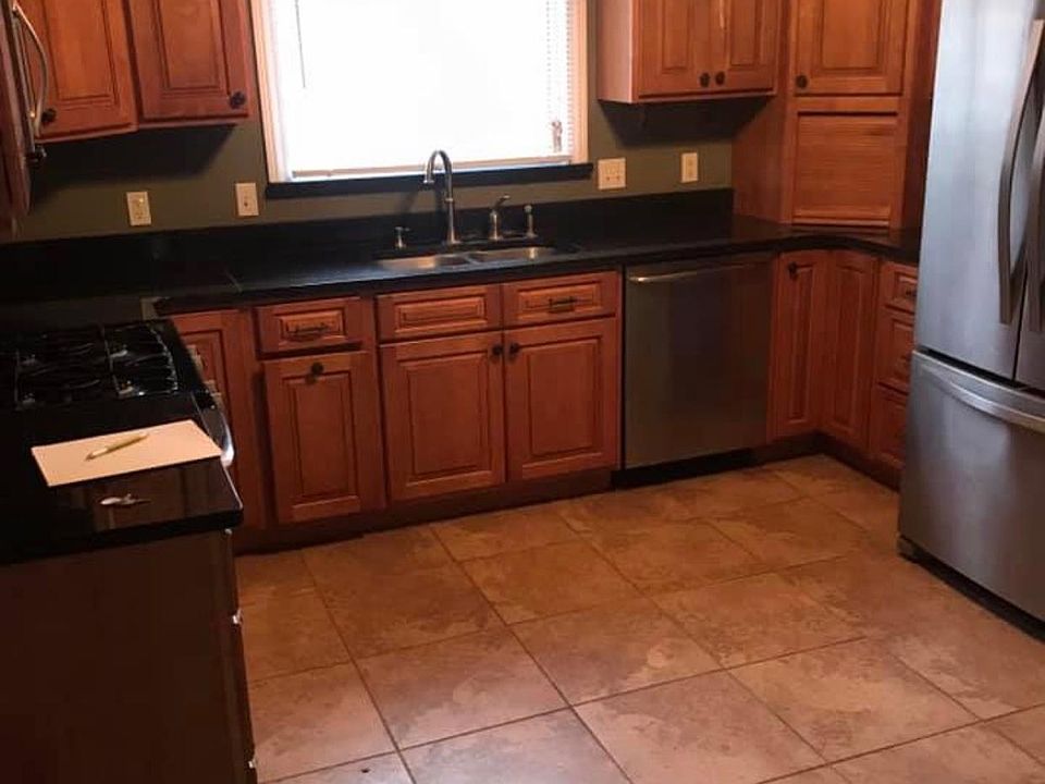2nd image of 908 Holyoake Rd