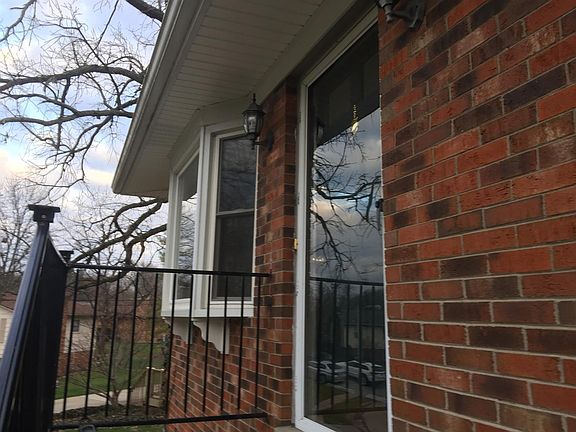 2nd image of 3264 Sutherland Dr