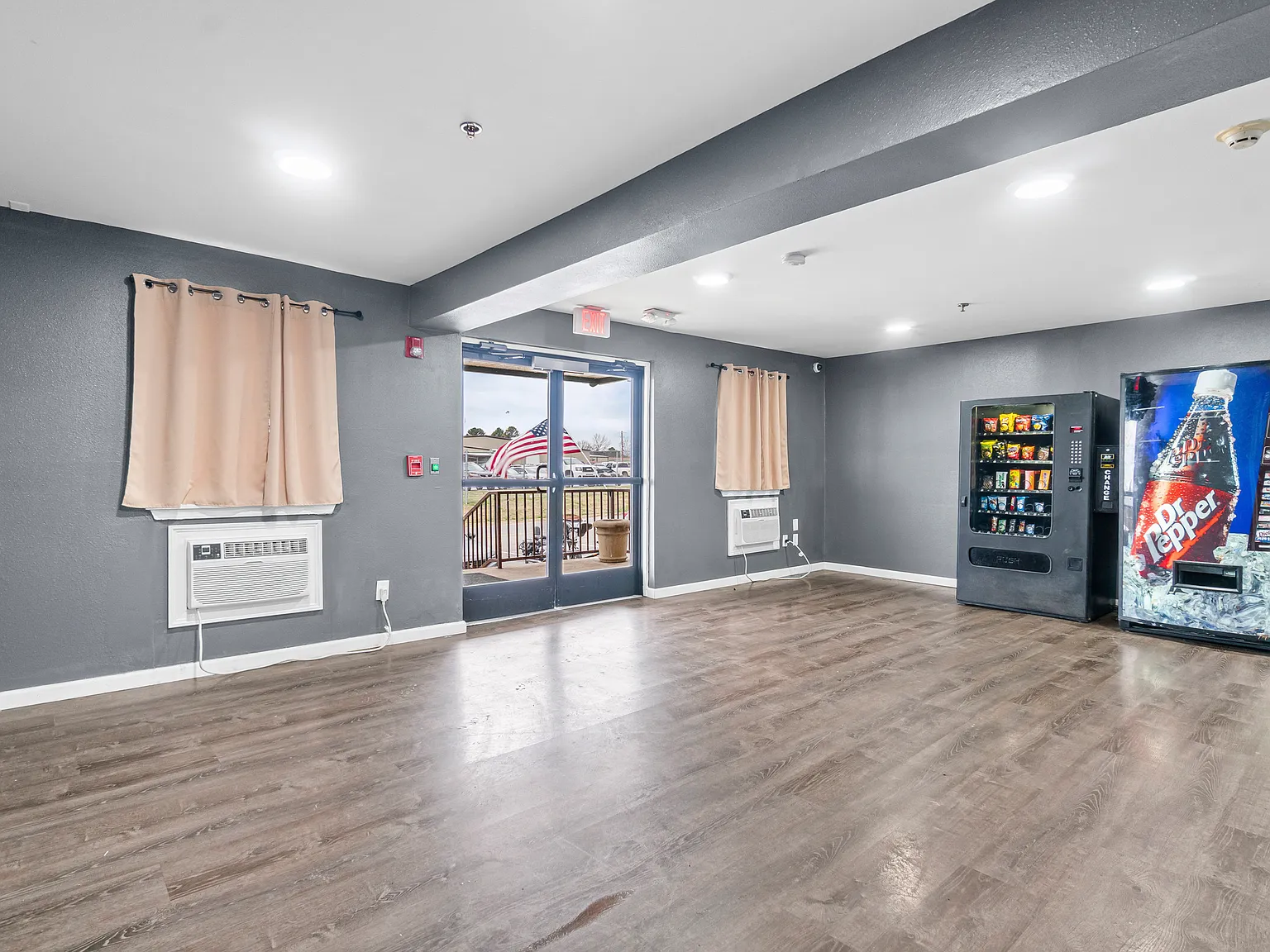 College Heights Apartments - 128 — Photo 4