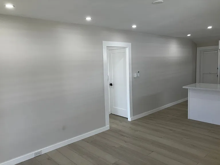 726 Hausten St — Photo 4