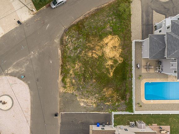 4th image of 46 Bay Breeze Dr