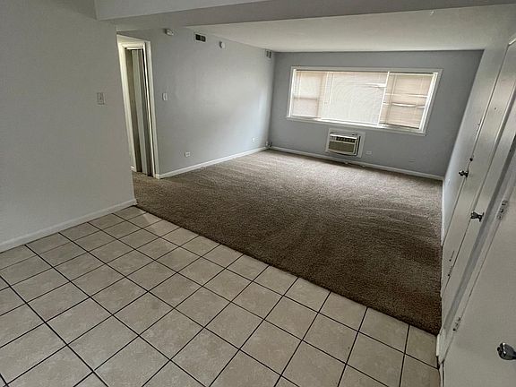 3rd image of 15038 Dorchester Ave APT 1E
