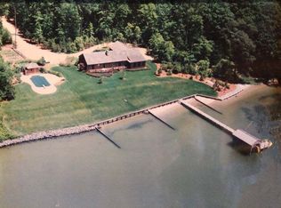 261 Amber Rd, Weems, VA 22576