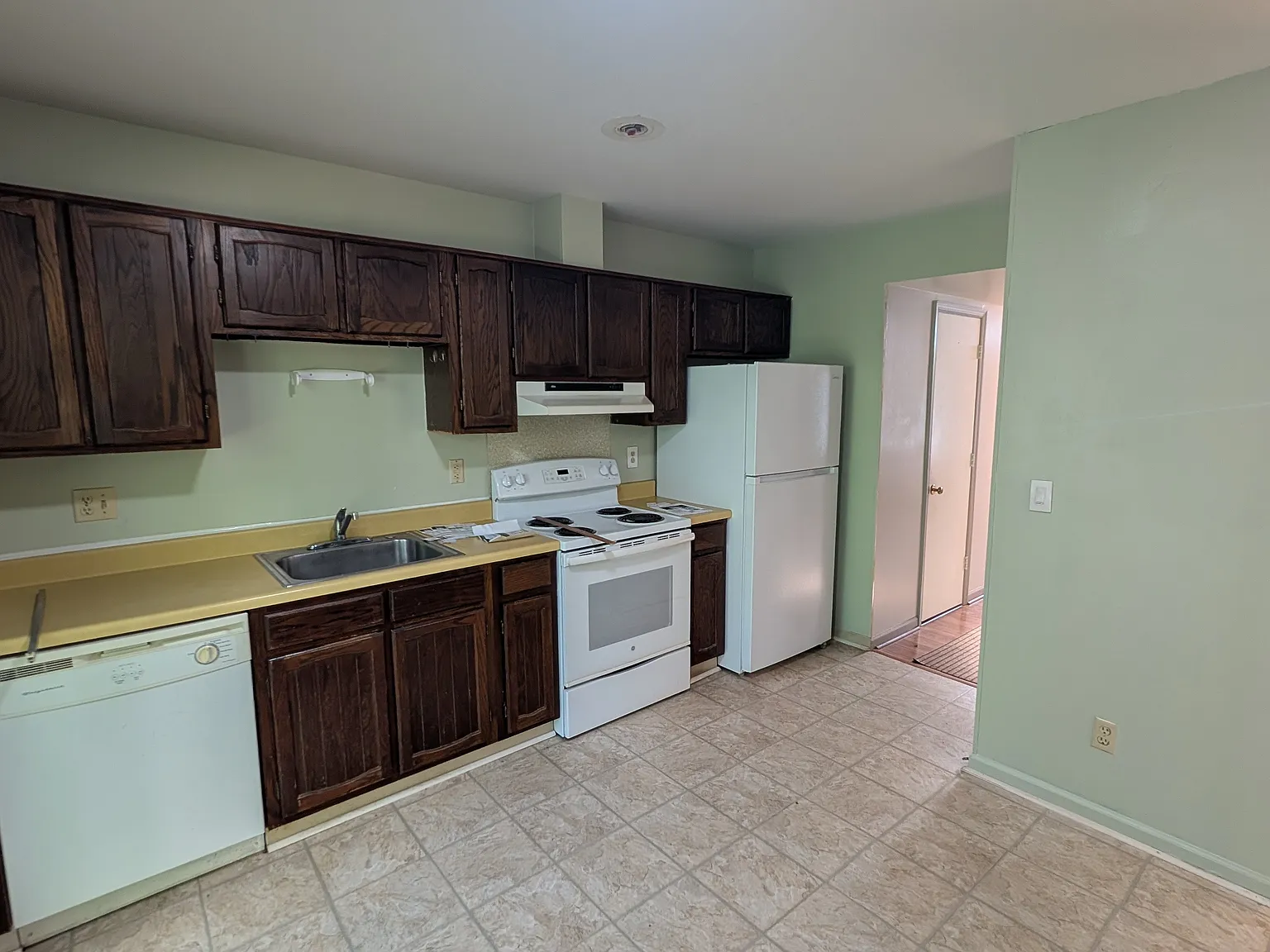 3 bed, 1.5 bath, 1200 sqft, $2,450 — Photo 4