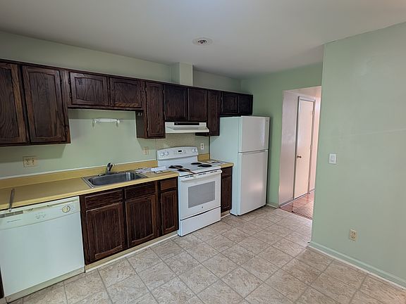 4th image of 141 Quince Ln
