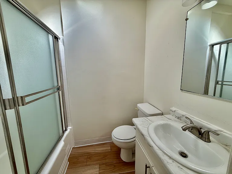 Vine Street Apartments — Photo 22