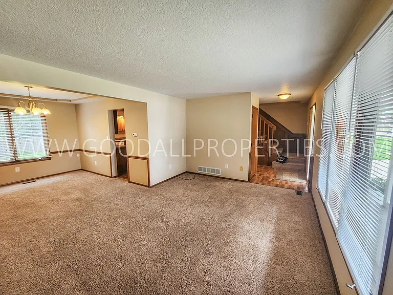 924 Prairie View Dr — Photo 6