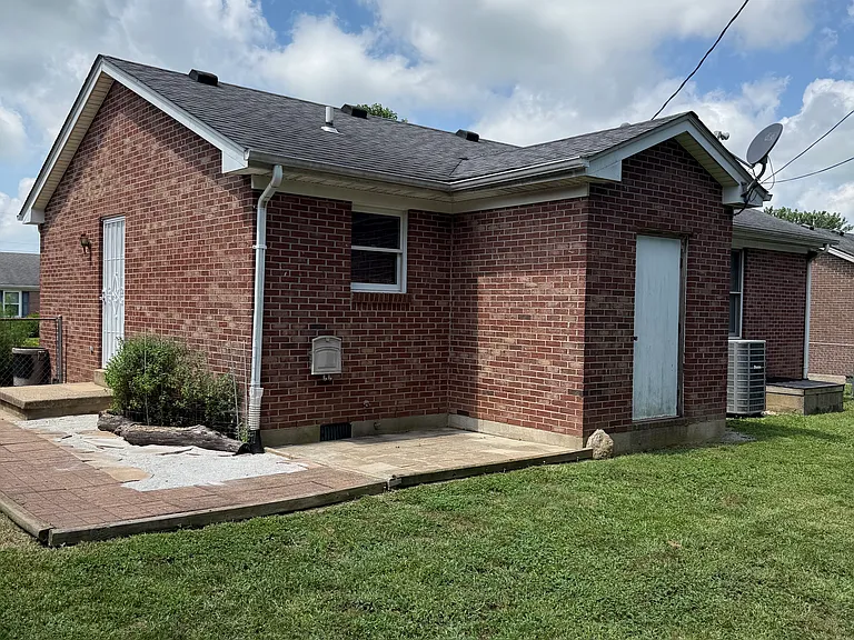623 Pocahontas Trl — Photo 2