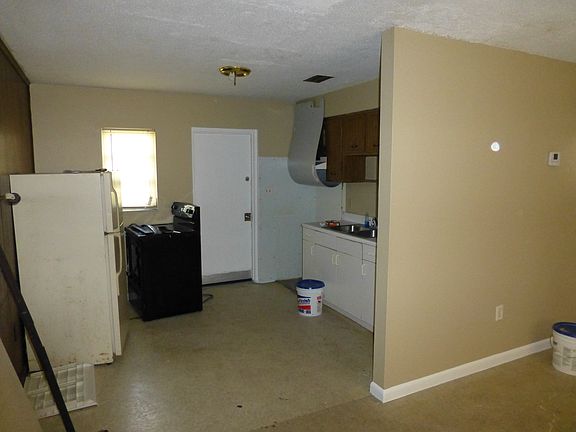 5th image of 1049 Jewel Ave
