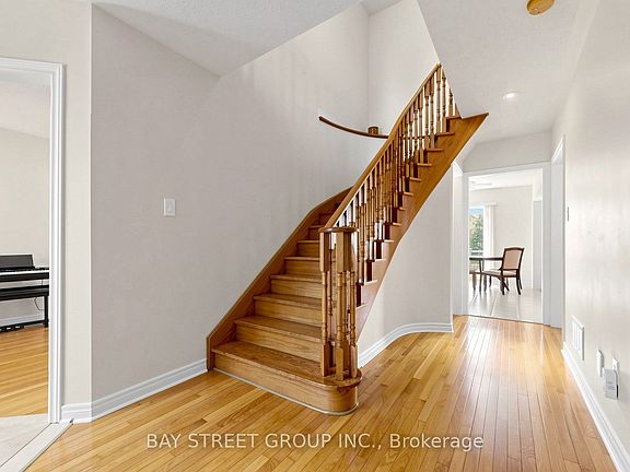 4th image of 37 Bayswater Ave