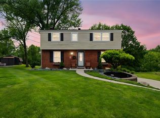 1369 Foxwood Dr, Monroeville, PA 15146