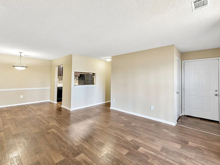 Woodland Trace Apartments — Photo 6