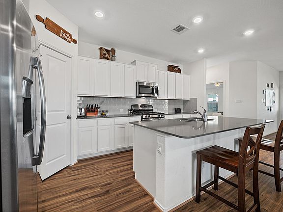 3rd image of 1232 Matt Ln