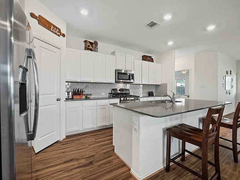 1232 Matt Ln — Photo 3