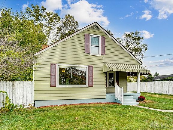 3rd image of 101 Red Bud Dr