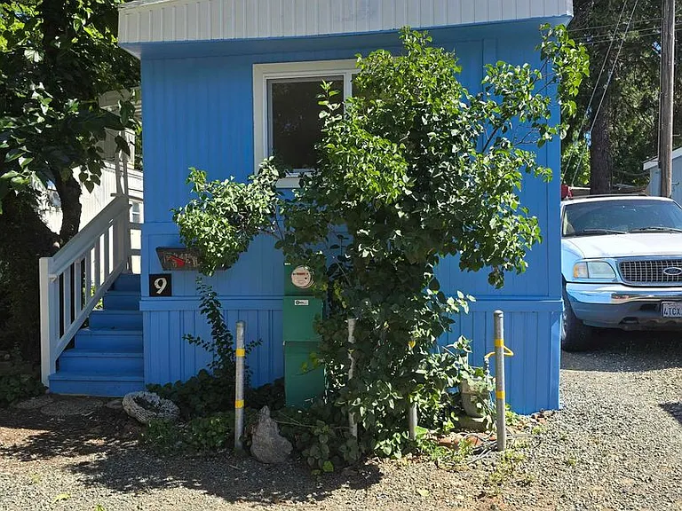 639 Whiting St — Photo 2