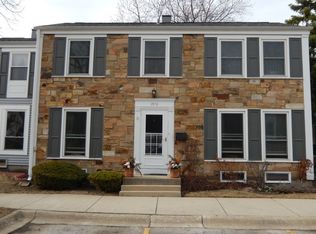 1951 Holbrook Ln, Hoffman Estates, IL 60169
