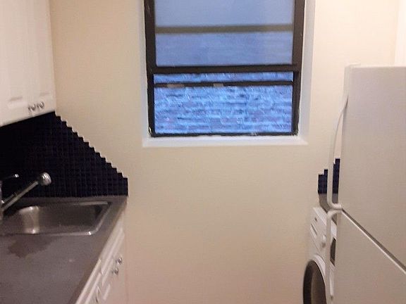 3rd image of 961 Amsterdam Ave #90
