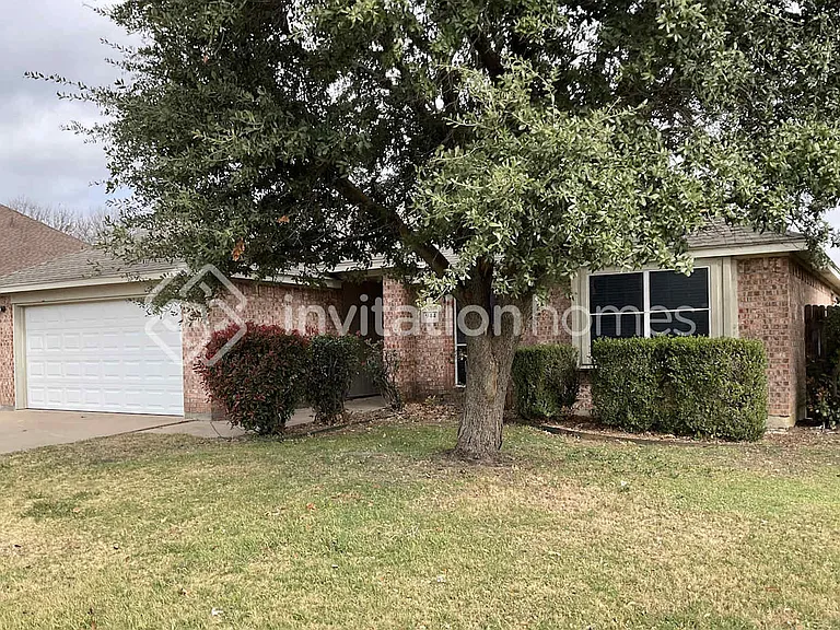 944 Carlin Ln — Photo 1