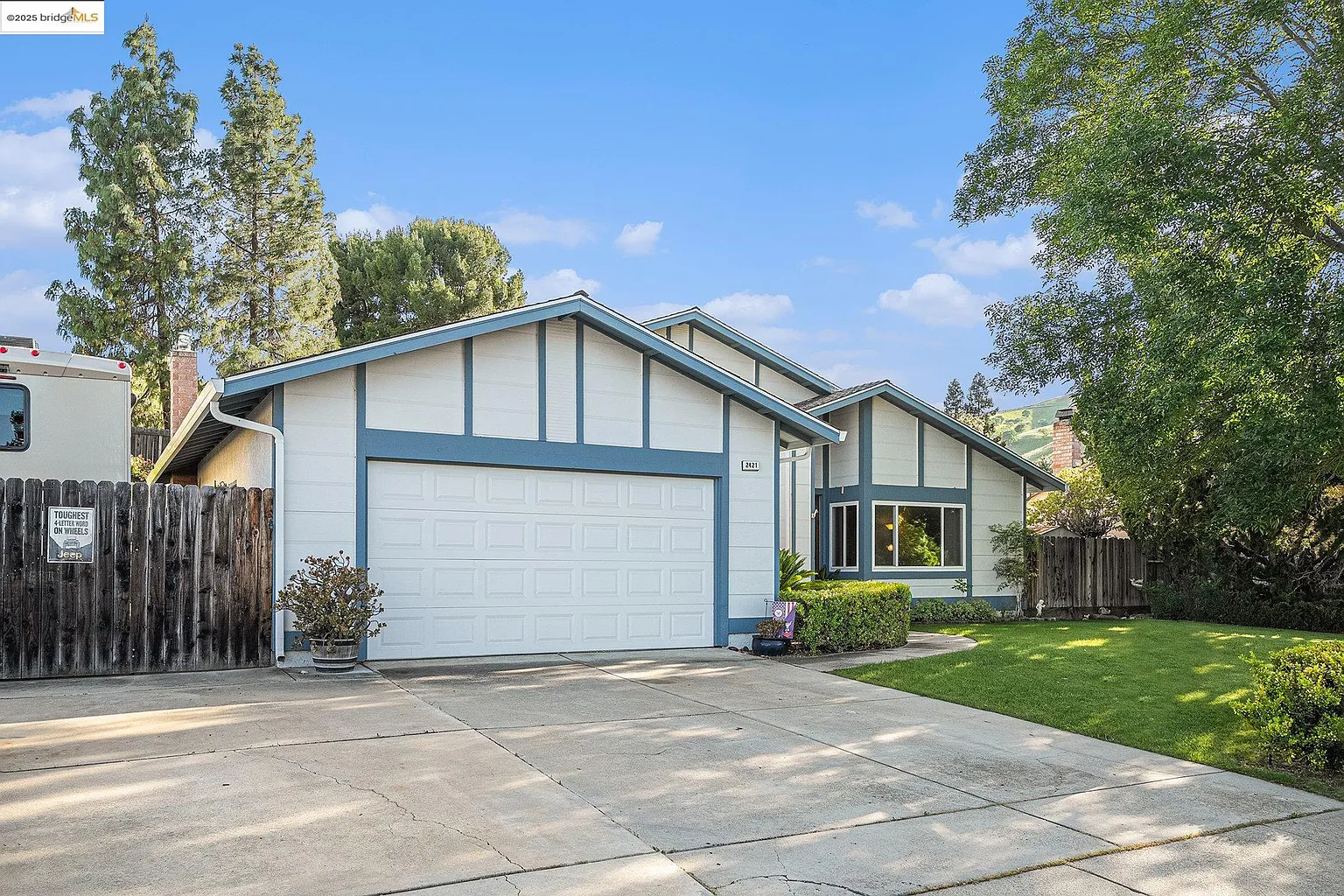 2421 Silverado Dr photo 1