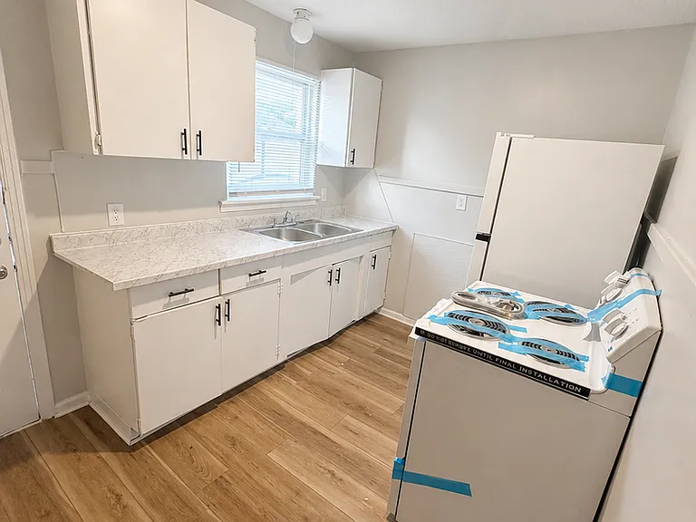 1622-1624 N Hillside St #1626 — Photo 6