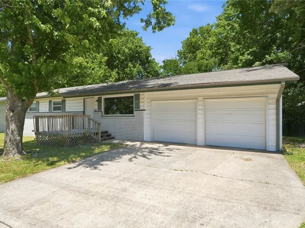2908 W Mount Comfort Rd, Fayetteville, AR 72704