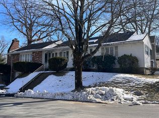 2 Ayrshire Rd, Worcester, MA 01604