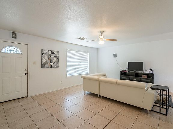 4th image of 8239 W Amelia Ave