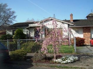 9801 SE Lincoln St, Portland, OR 97216