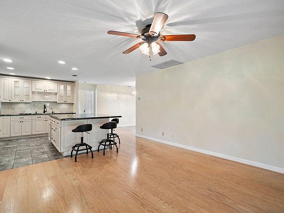 4th image of 16104 84th Ct N