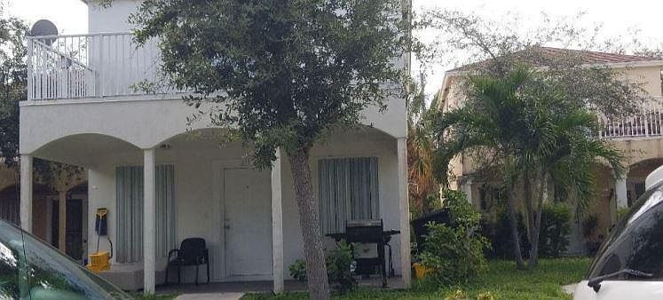 1st image of 211 N D St