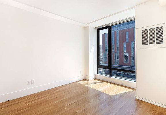 4th image of 531 Myrtle Ave #2A