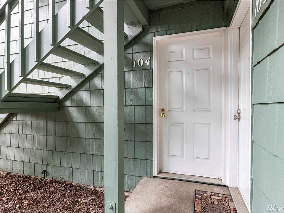 Welcome To Your Freshly Updated 2 Bedroom & 2 Bathroom . Ground Floor "No Stairs" Condo in Auburn. Fresh Paint, Laminate floorin
