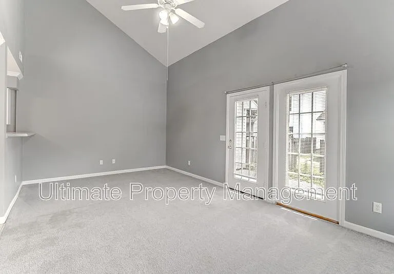 502 Shortfin Dr — Photo 5