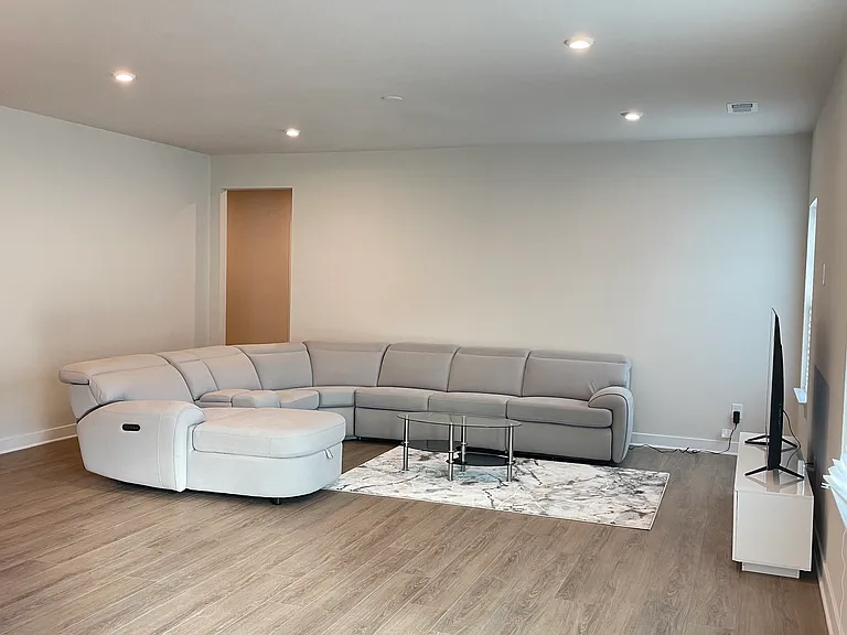 1840 Meredith Pl — Photo 13