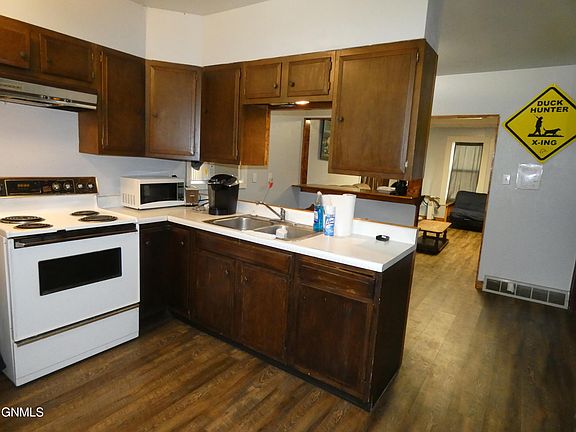 4th image of 900 SE 1st St