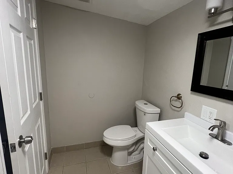 1820 V St #4 — Photo 5