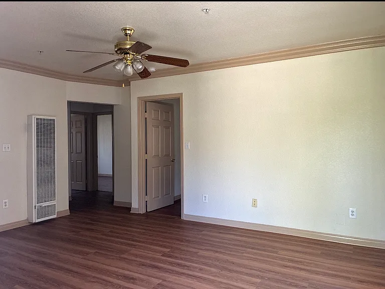 4264 S Menlo Ave — Photo 13