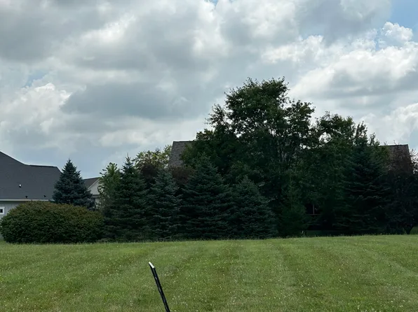 1111 Raintree Dr, Greenfield, IN 46140
