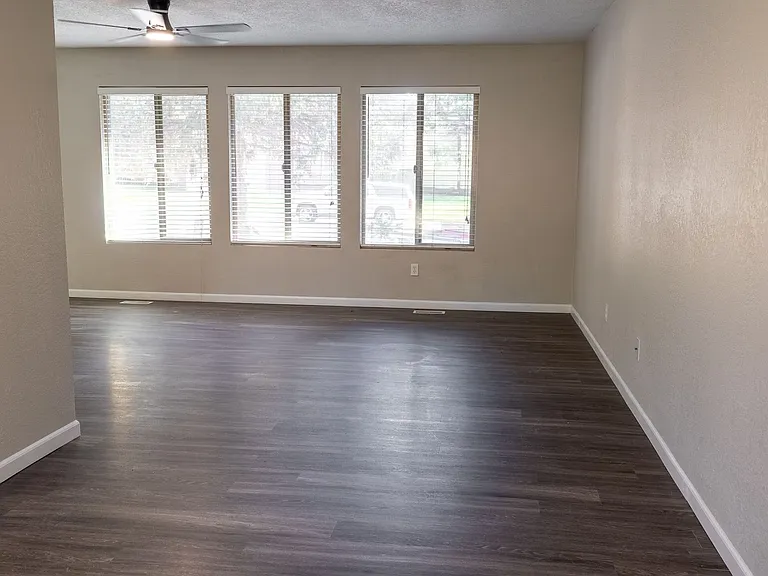 5418 Alta Loma Rd — Photo 17