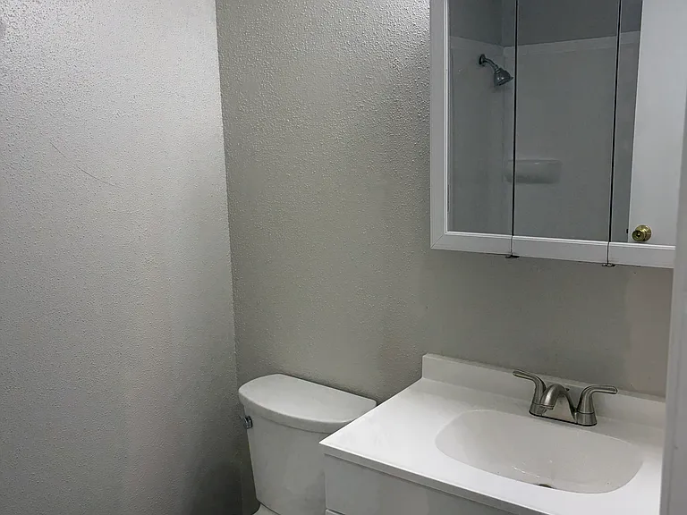 2101 E Eleanor Ave — Photo 6
