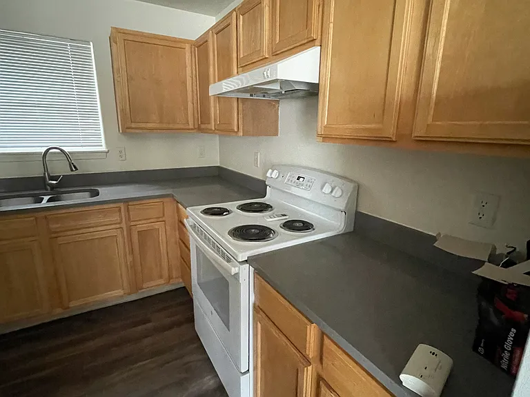 2420 T St — Photo 11