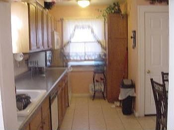 5th image of 2602 E North St