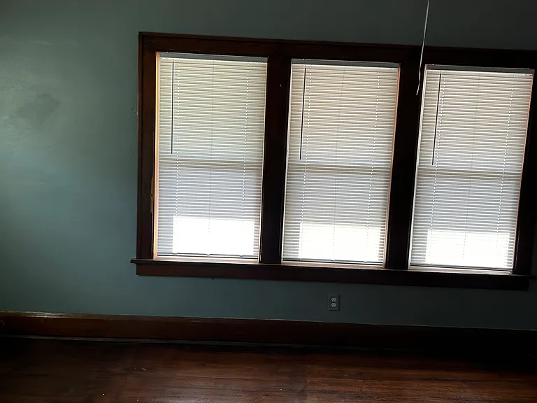 414 Crittenden Ave — Photo 2