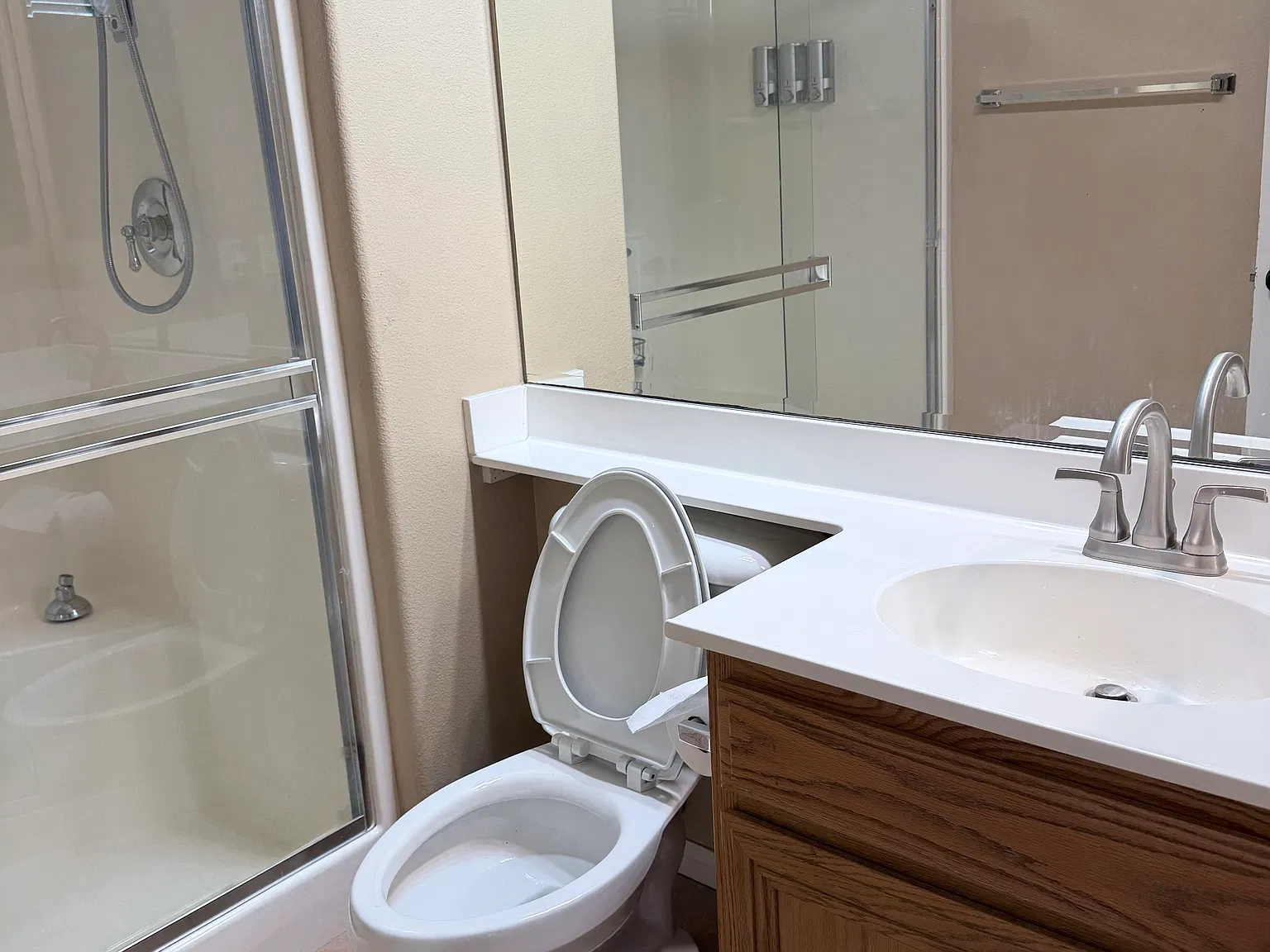 4 bed, 2650 sqft, $3,880 — Photo 4