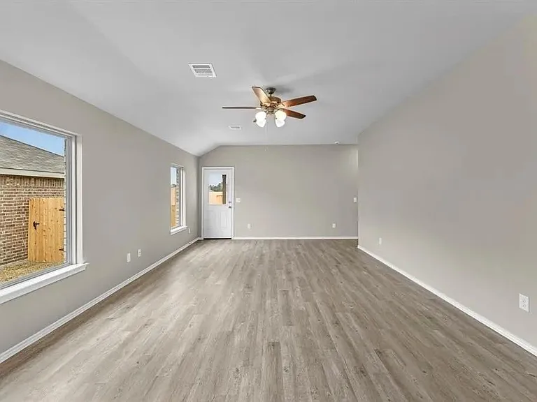 8213 Red Spruce St — Photo 5