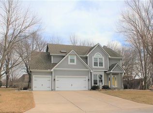 1113 SW Coachlight Dr, Lees Summit, MO 64081