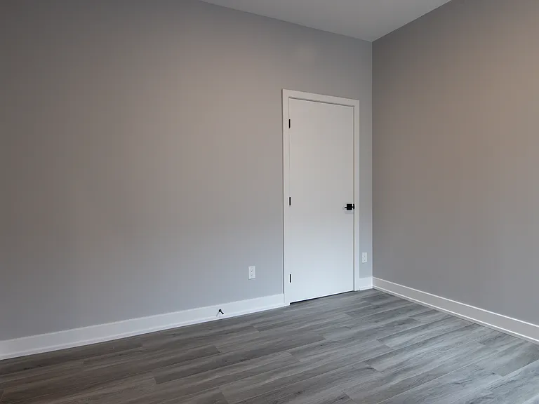404 Elgin St — Photo 32